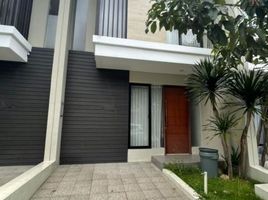 2 Kamar Rumah for rent in Lakarsantri, Surabaya, Lakarsantri