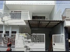 4 Bedroom House for sale in Dukuhpakis, Surabaya, Dukuhpakis