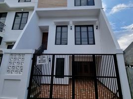 4 Bedroom Villa for sale in Medistra Hospital, Mampang Prapatan, Kebayoran Baru