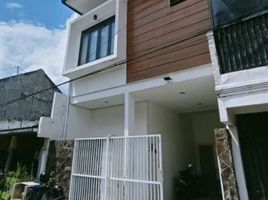 4 Bedroom House for sale in Dukuhpakis, Surabaya, Dukuhpakis