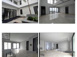 6 Bedroom House for sale in Dukuhpakis, Surabaya, Dukuhpakis