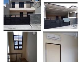 4 Bedroom House for sale in Kenjeran, Surabaya, Kenjeran