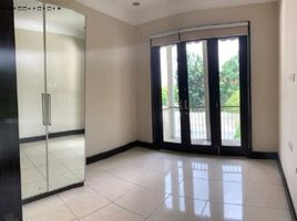 Maison 4 chambre à vendre à Wiyung, East Jawa, Wiyung