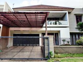 4 Bedroom House for sale in Dukuhpakis, Surabaya, Dukuhpakis