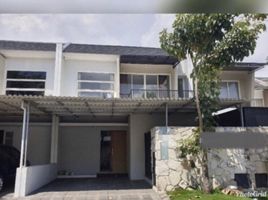 4 Habitación Villa en venta en Wiyung, East Jawa, Wiyung