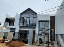 4 Bedroom House for sale in Gayungan, Surabaya, Gayungan