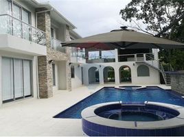 6 Bedroom House for sale in Ricaurte, Cundinamarca, Ricaurte