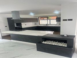 4 Bedroom House for sale in Bare Foot Park (Parque de los Pies Descalzos), Medellin, Medellin