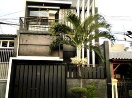 4 Bedroom House for sale in Dukuhpakis, Surabaya, Dukuhpakis