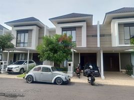 5 Bedroom Villa for sale in 23 Paskal Shopping Center, Andir, Sumurbandung