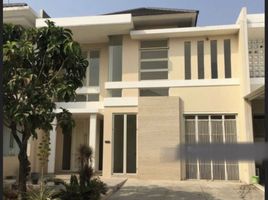 5 Bedroom House for sale in Dukuhpakis, Surabaya, Dukuhpakis