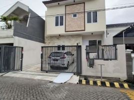 4 Bedroom House for sale in Dukuhpakis, Surabaya, Dukuhpakis