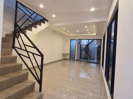 4 Bedroom House for sale in Dukuhpakis, Surabaya, Dukuhpakis