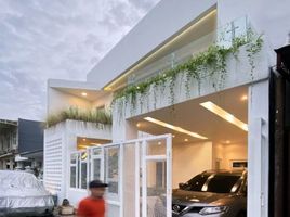 4 Bedroom House for sale in Dukuhpakis, Surabaya, Dukuhpakis