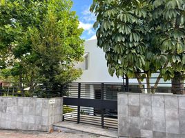 3 Bedroom House for sale in Nayon, Quito, Nayon