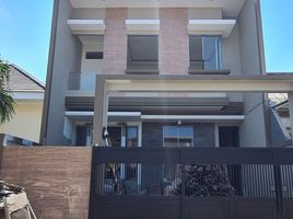 4 Habitación Villa en venta en Rungkut, East Jawa, Rungkut