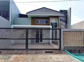 4 Bedroom House for sale in Dukuhpakis, Surabaya, Dukuhpakis