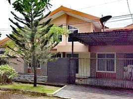 4 Bedroom House for sale in Dukuhpakis, Surabaya, Dukuhpakis