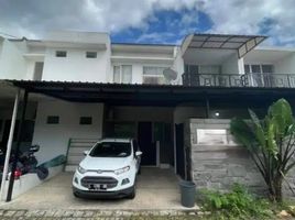 4 Bedroom House for sale in East Jawa, Lakarsantri, Surabaya, East Jawa