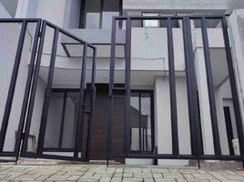 4 Kamar Rumah for sale in Surabaya, East Jawa, Gayungan, Surabaya