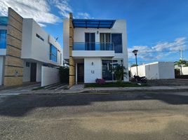 4 Bedroom House for sale in Ricaurte, Cundinamarca, Ricaurte