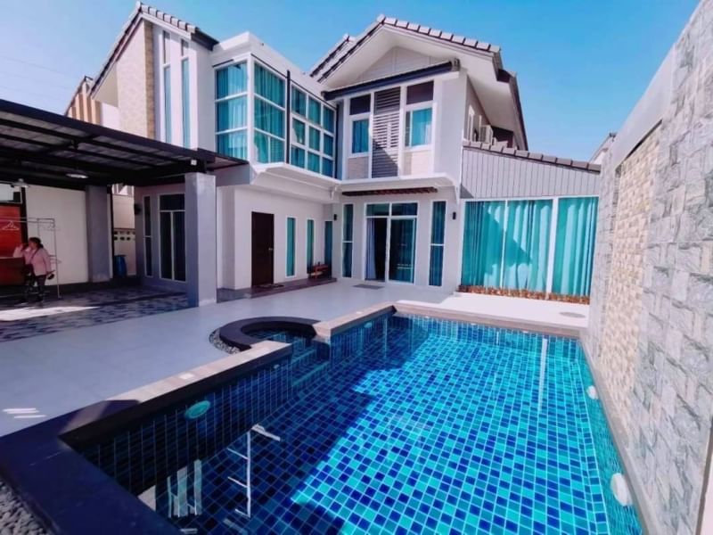 8 Bedroom Villa For Rent In San Phranet, Chiang Mai