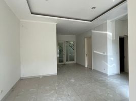 5 Bedroom Villa for sale in Cipondoh, Tangerang, Cipondoh