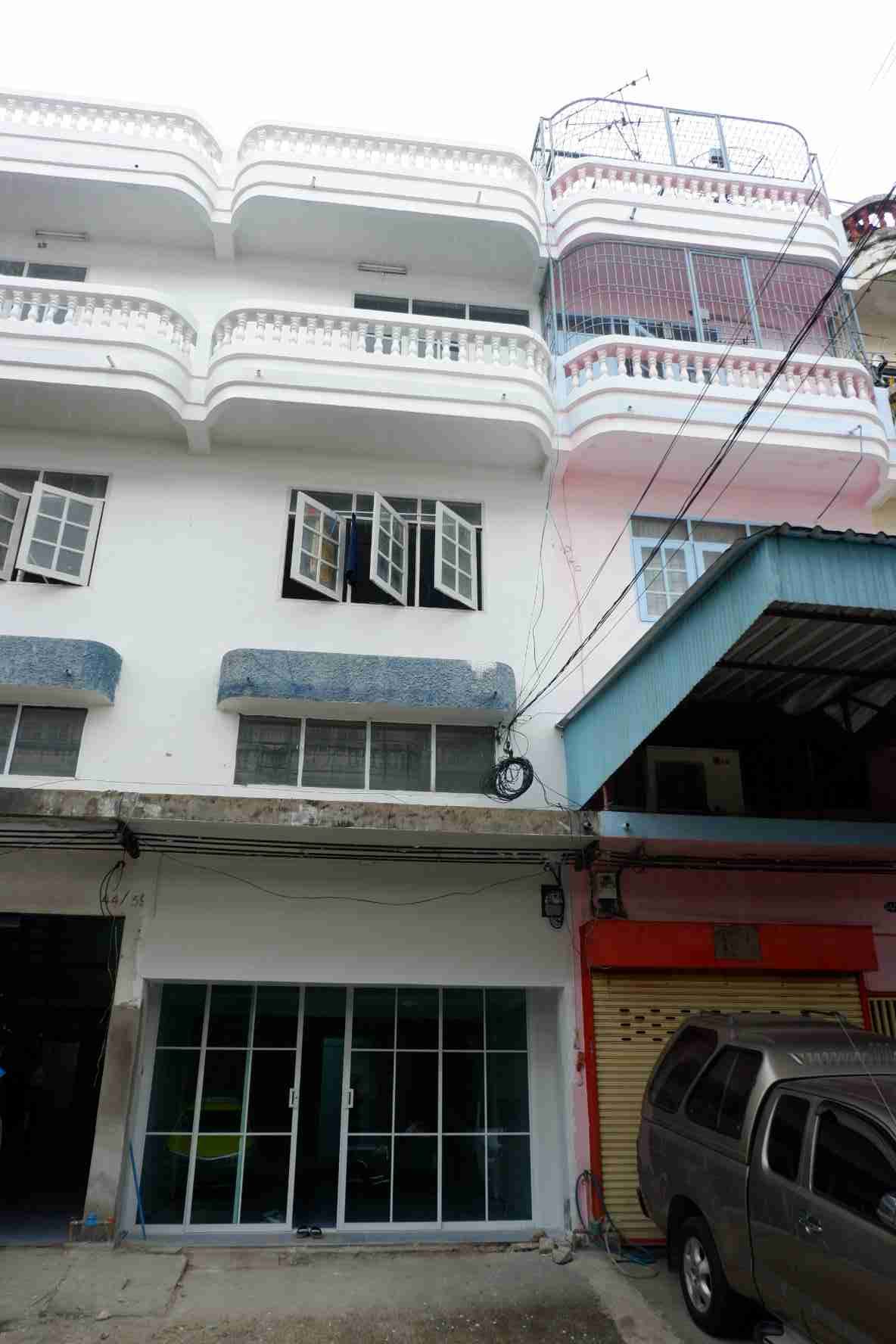 2 Bedroom Townhouse For Rent In Talat Phlu, Bangkok
