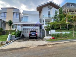 4 Bedroom House for sale in Cidadap, Bandung, Cidadap