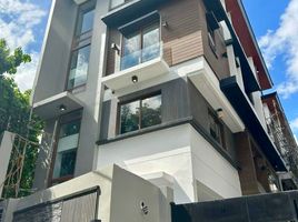 4 Bedroom House for sale in Gilmore LRT-2, Quezon City, Quezon City