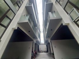 5 chambre Maison de ville for sale in Gilmore LRT-2, Quezon City, Quezon City