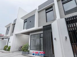 5 Habitación Adosado en venta en Las Pinas City, Southern District, Las Pinas City