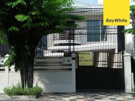 4 Kamar Vila for rent in Genteng, Surabaya, Genteng