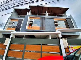 6 Bedroom Townhouse for sale in Metro Manila, Quezon City, Eastern District, Metro Manila