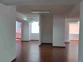 1,600 m² Office for rent in Basilica of the National Vow, Quito, Quito, Quito