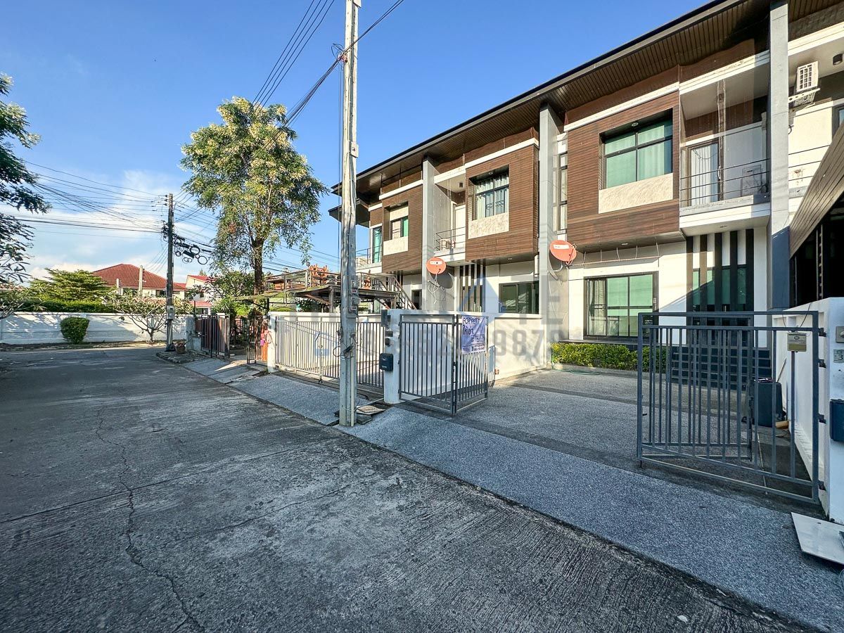 2 Bedroom Townhouse For Rent In Nong Chom, Chiang Mai