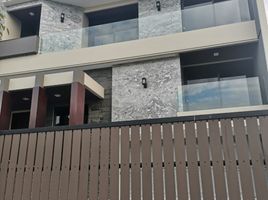 5 Kamar Vila for sale in Lakarsantri, East Jawa, Lakarsantri, Surabaya, East Jawa, Indonesia