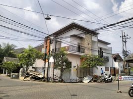 4 침실 주택을(를) Sukolilo, 수 라바야에서 판매합니다., Sukolilo