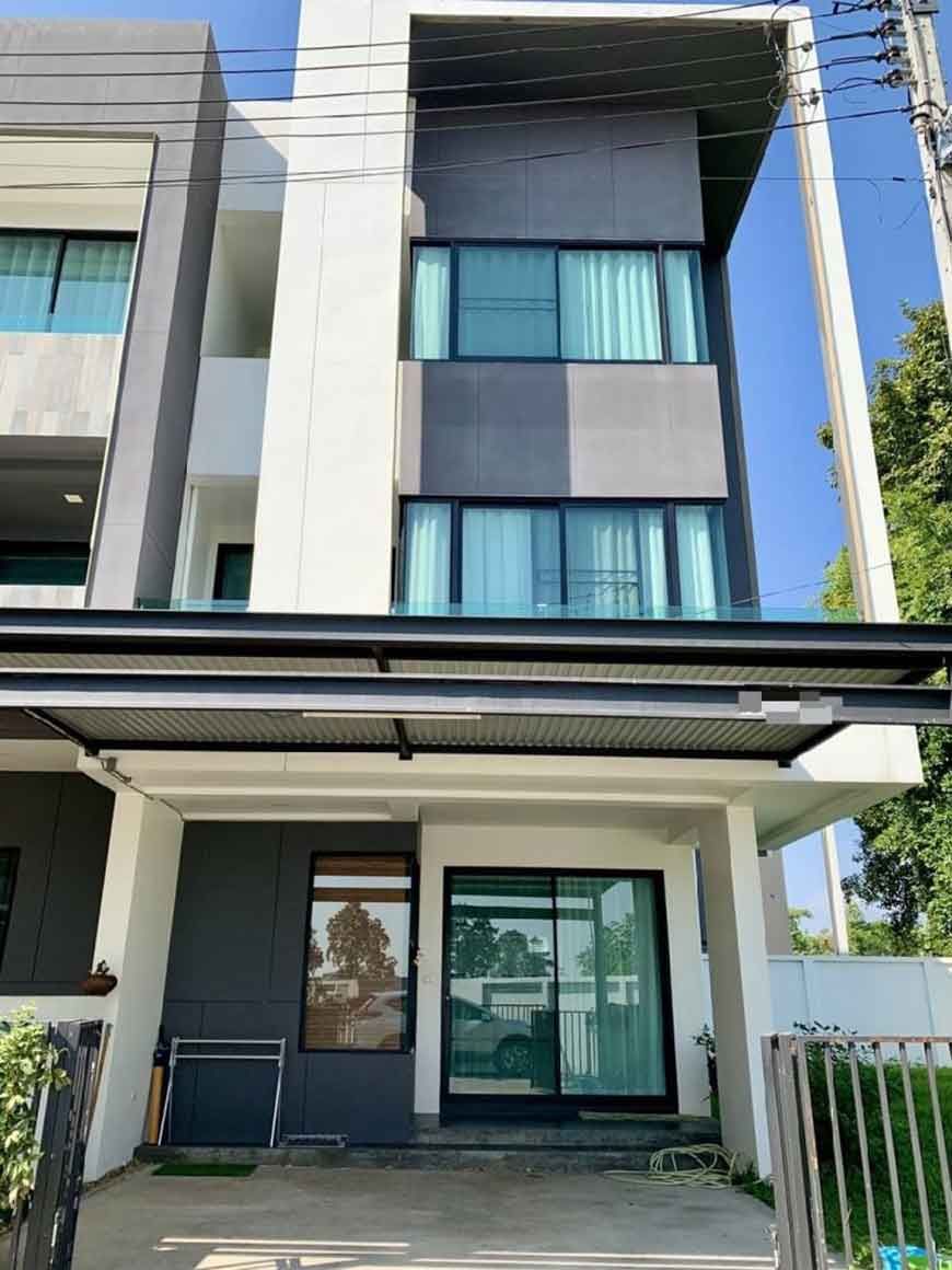 3 Bedroom Townhouse For Rent In Ban Waen, Chiang Mai