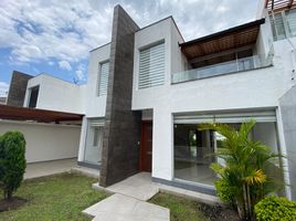 3 Bedroom House for sale in Cumbaya, Pichincha, Cumbaya