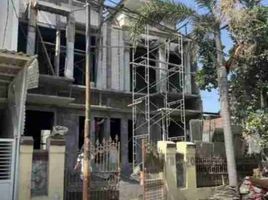 4 Bedroom House for sale in Jambangan, Surabaya, Jambangan