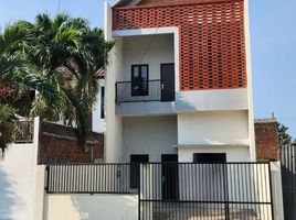 3 Bedroom House for sale in Surabaya, East Jawa, Jambangan, Surabaya