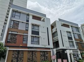 4 Habitación Villa en venta en Gilmore LRT-2, Quezon City, Quezon City