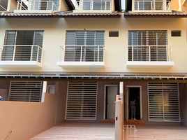 4 Habitación Adosado en venta en Quezon City, Metro Manila, Quezon City, Eastern District, Metro Manila