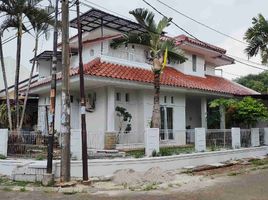 5 침실 주택을(를) Serpong, 귤에서 판매합니다., Serpong