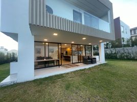 5 Bedroom House for sale in Nayon, Quito, Nayon