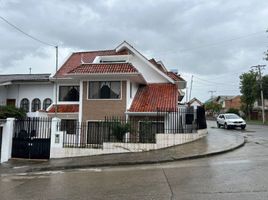 4 Bedroom House for sale in Casa del Sombrero Alberto Pulla Crafts Market, Cuenca, Cuenca, Cuenca