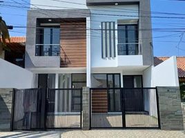 4 Schlafzimmer Villa zu verkaufen in Sukolilo, East Jawa, Sukolilo