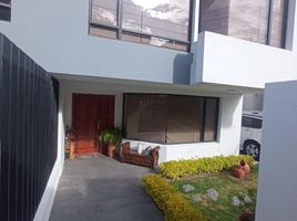 4 Habitación Casa en venta en Nayon, Quito, Nayon