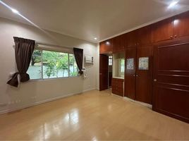 4 Bedroom Villa for rent in Ayala MRT-3, Makati City, Makati City